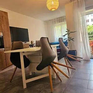 Appartement T2 Spacieux Avec Terrasse Et Clim, Nice