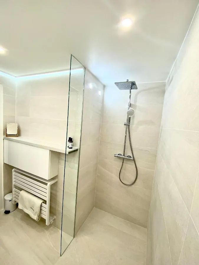 Appartement Luxe - 3 Pieces Avec Vue Mer, Piscine Et Tennis Nice Apartment